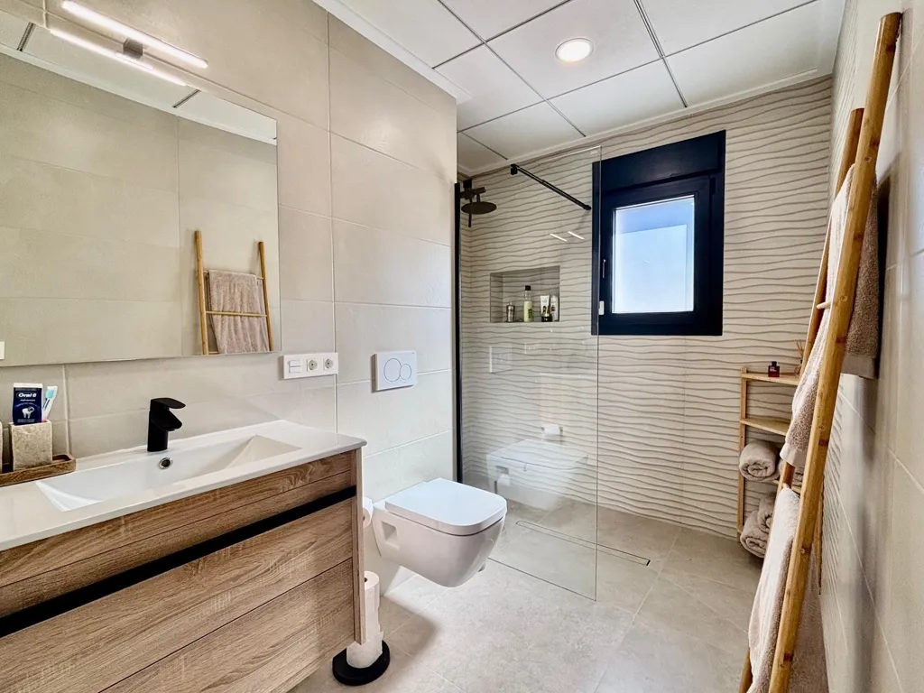 Vannitoad - New-Build House with Pool in Rafal