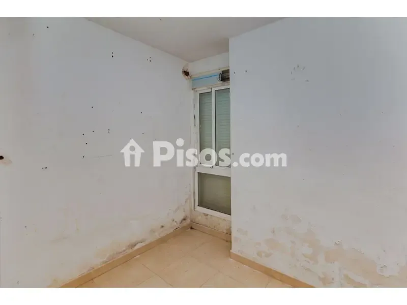 Rooms - Flat for Renovation in Roquetas de Mar
