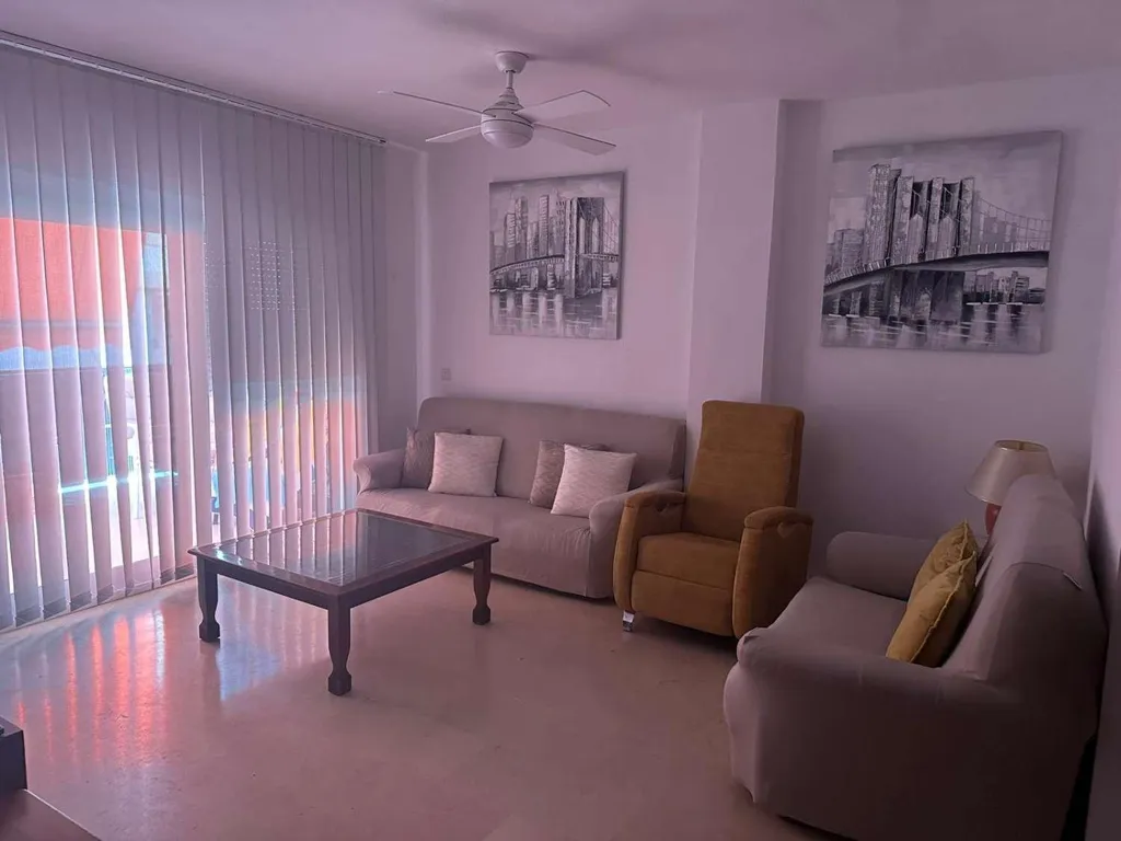 Elutuba - 2-Bedroom Flat with Terrace in Fuengirola
