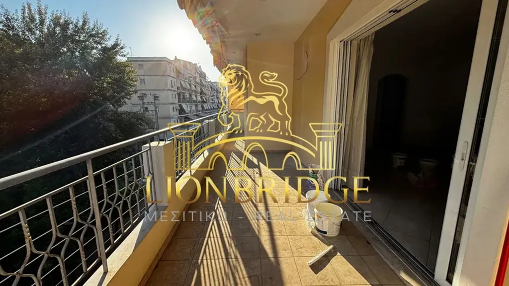 Balcone - Modern Apartment with Balconies in Tauros