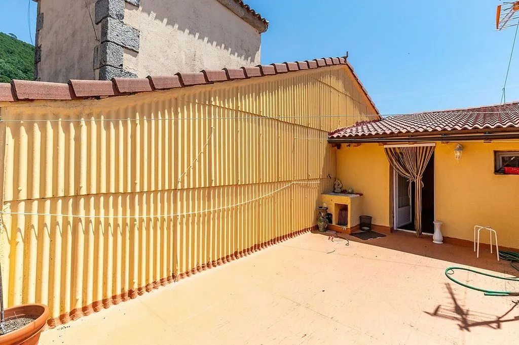 Terrass - Traditional Townhouse with Terrace in Pedro Bernardo