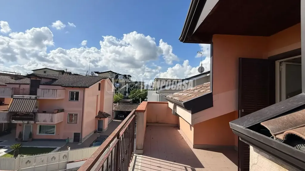 Balcony - Mansarded House with Balcony in Villaricca