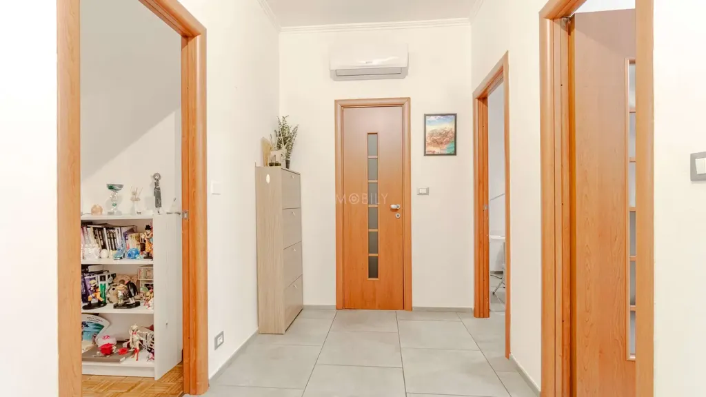 hallway_entrance