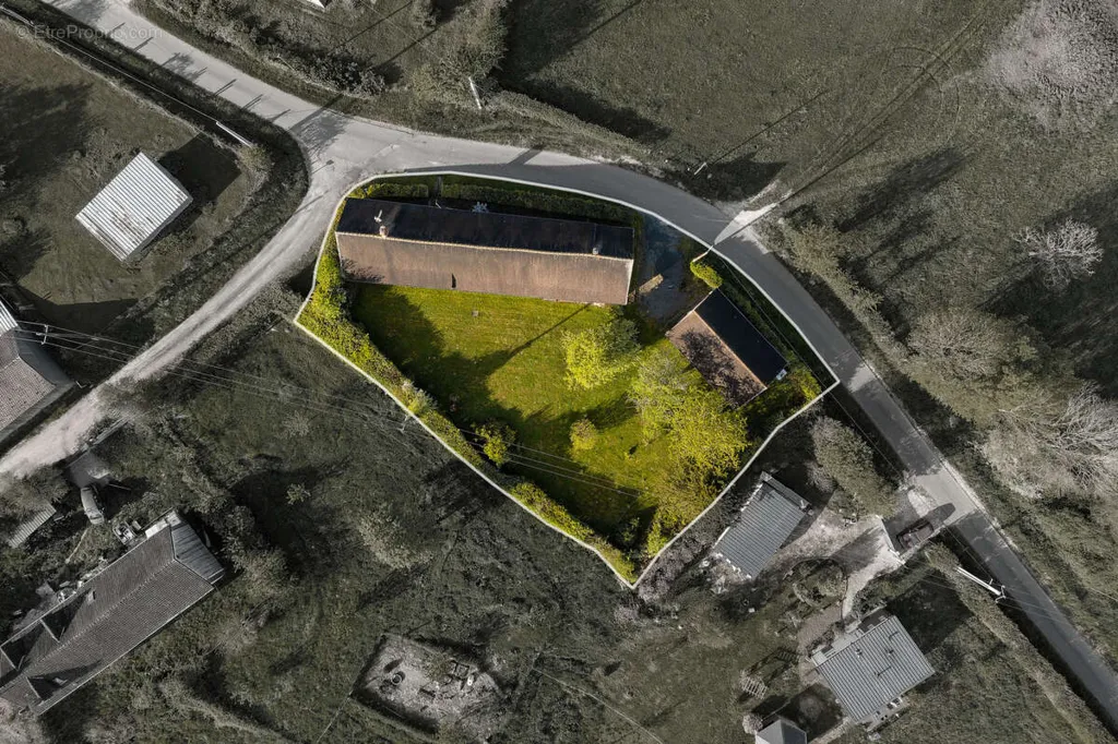 Vue aérienne - Maison de campagne avec vue sur la campagne à Sancerrois