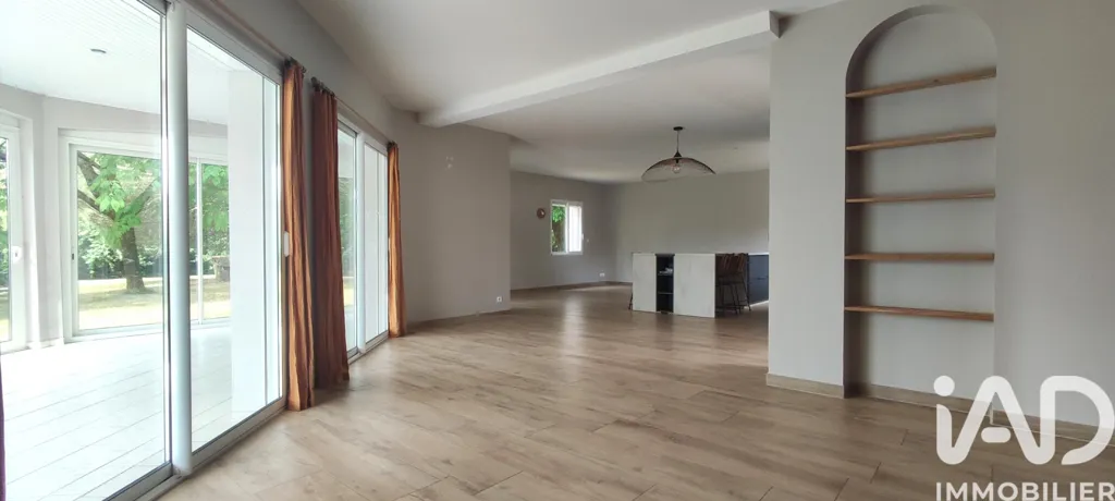Séjour - Maison Moderne avec Terrasse à Cherveux