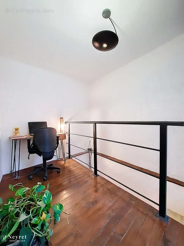 Bureau - Maison de Ville avec Cour Privative à Communay