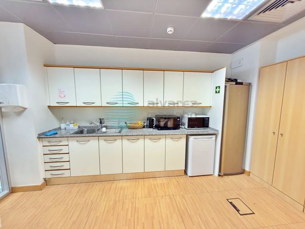 Kitchen - Office with Air Conditioning in Campo Grande, Lisbon