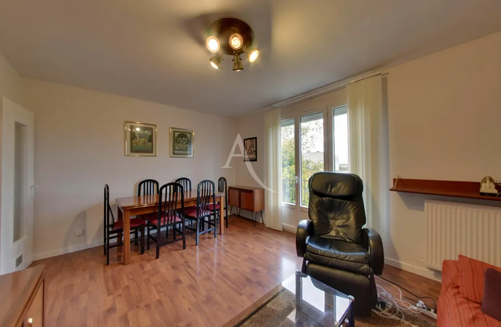 Sala da pranzo - Bright 3-Bedroom Apartment with Balcony in Auxerre