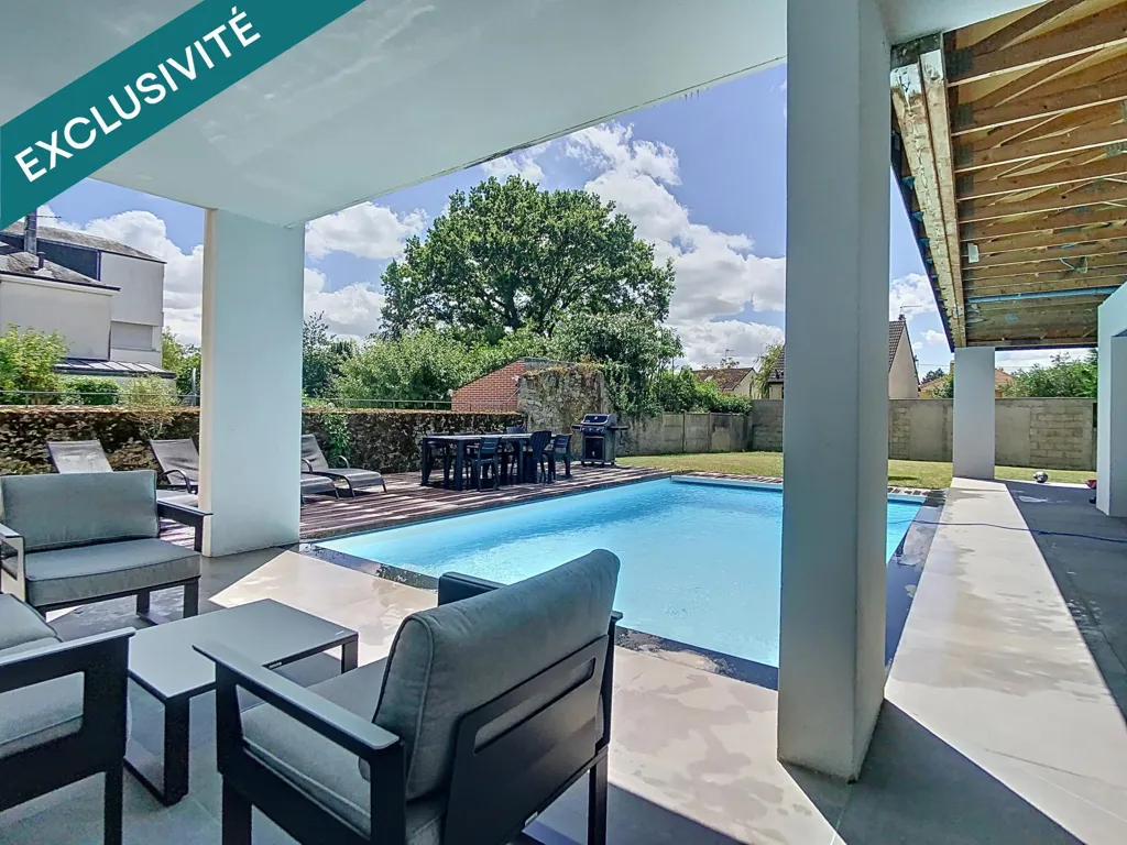 Piscine - Maison Contemporaine avec Piscine près du Centre