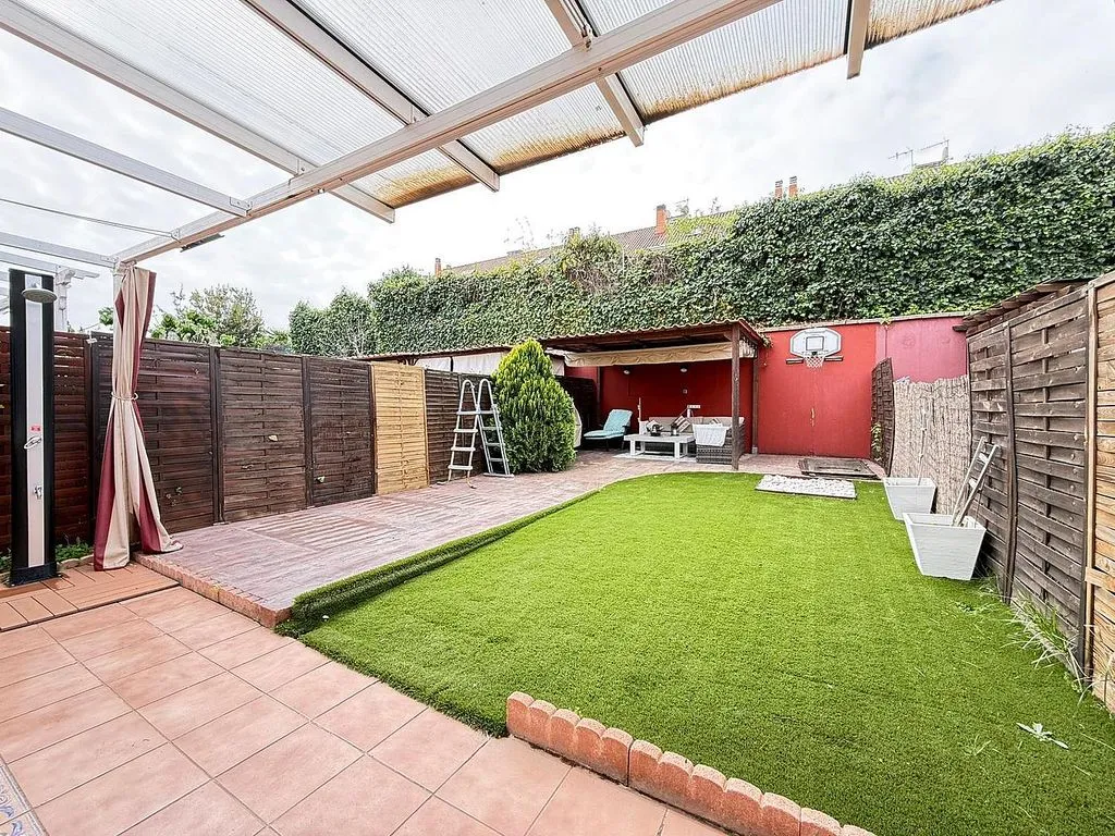 Aed - Renovated Townhouse with Solar Panels in Coimbra-Guadarrama