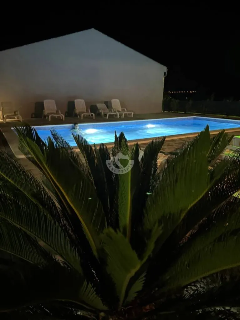Piscina - Family House with Pool in Starigrad