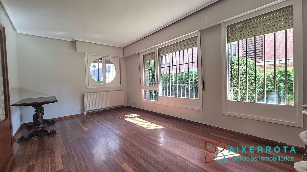 Living Room - Ground Floor Flat with Garden in Algorta, Getxo