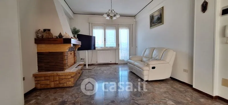 Salón - Quadrilocale with Attic in Collemarino, Ancona