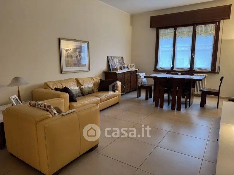 Elutuba - Dual-Unit House in Suzzara Centre