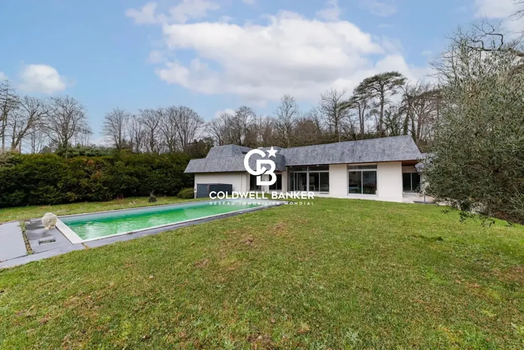 Bassein - Architectural House with Pool in Orvault