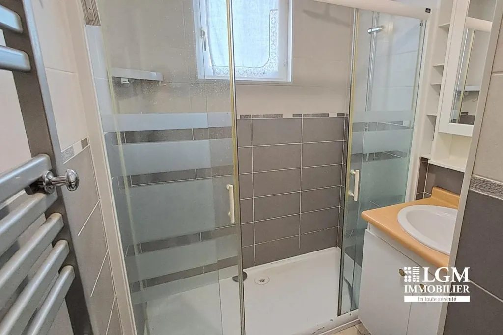 Salles de bain - Maison Individuelle avec Jardin à Hondschoote