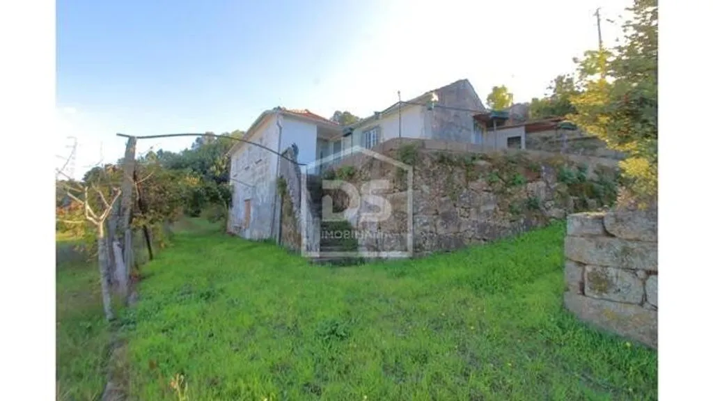 Luxury Villa with Solar Panels in Penafiel