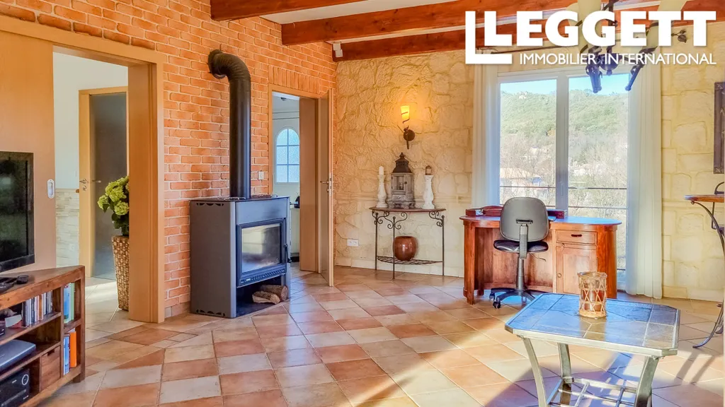 Séjour - Villa avec Piscine et Suites Indépendantes à Hérépian
