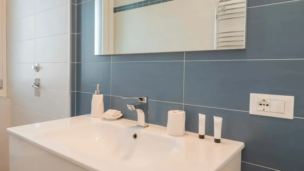 Salles de bain - Modern Studio with Metro Access in Milan