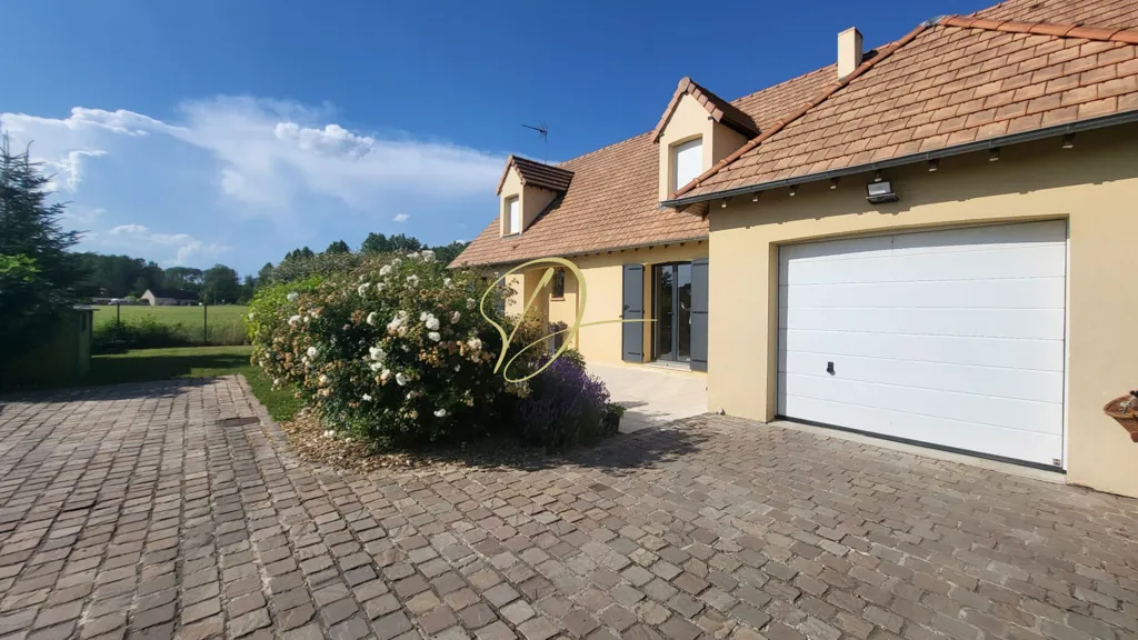 Extérieur - Maison Familiale avec Jardin et Vue Dégagée à Maintenon