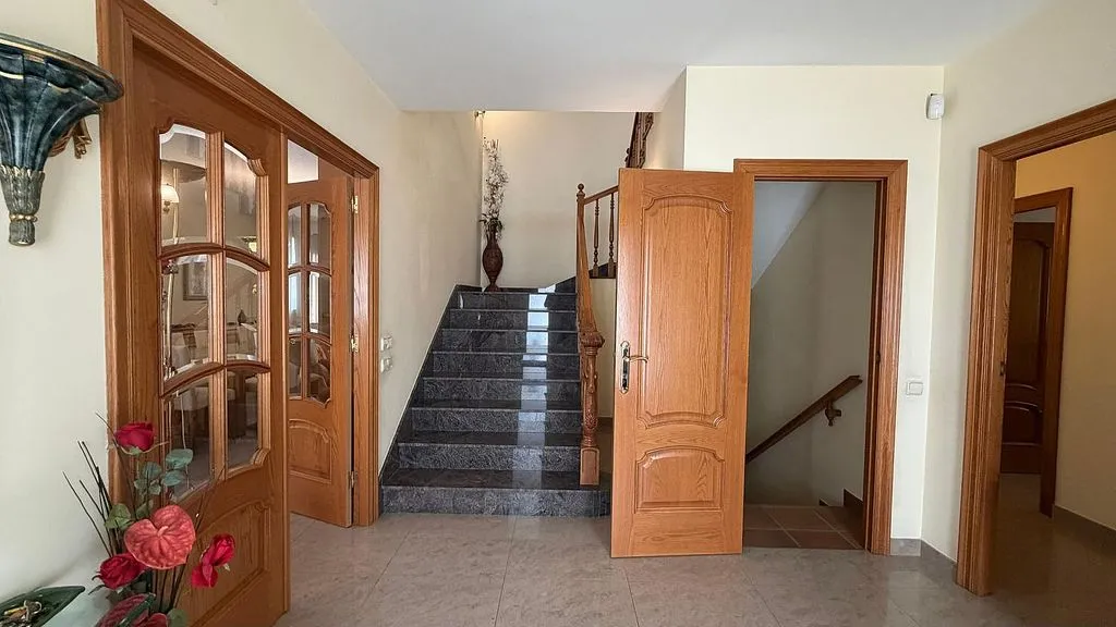 Entrée - Chalet with Pool in Vallromanes