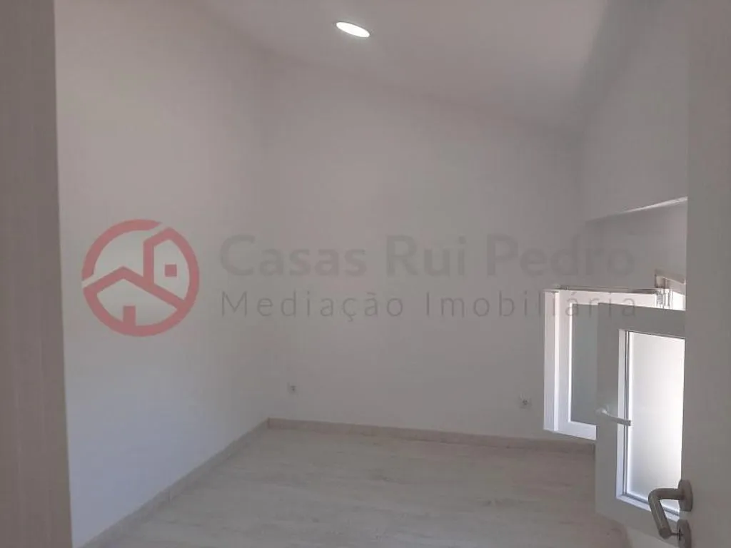 Toad - Refurbished House with Patio in Casalinho da Ajuda