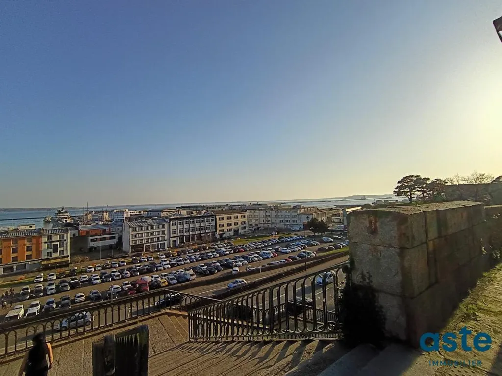 3-Bedroom Apartment with Potential in Brest's Triangle d'Or