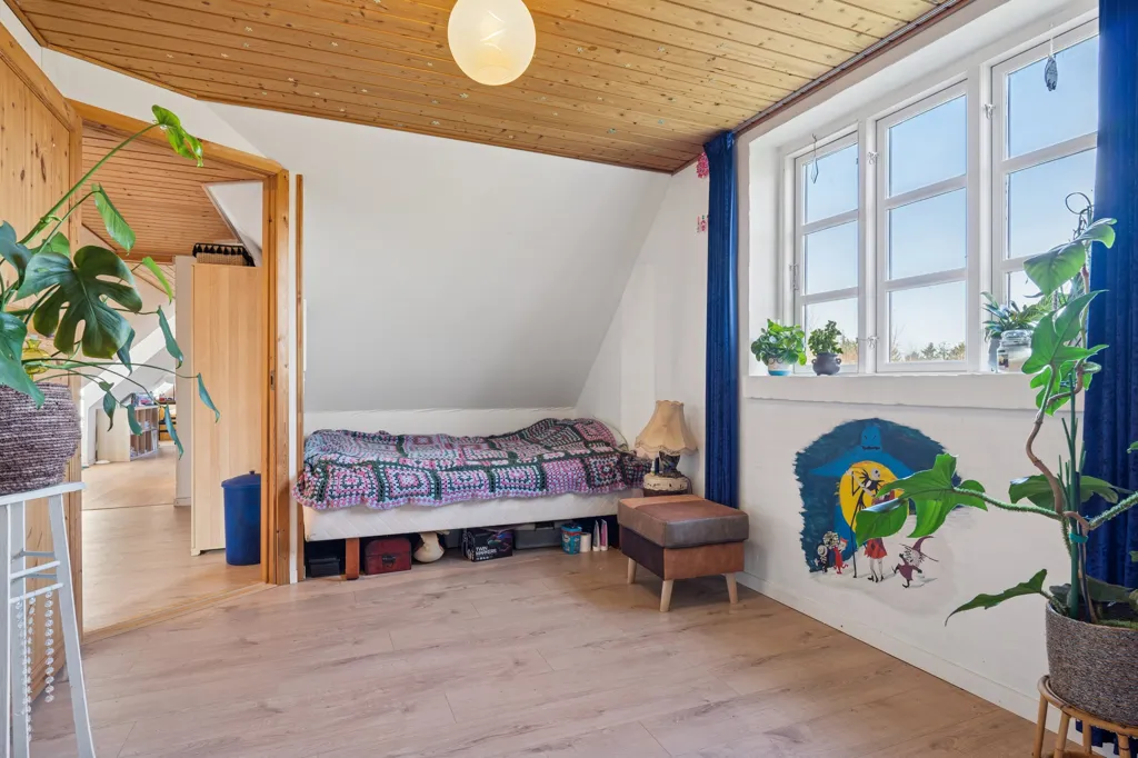 Dormitorios - House with Business Potential and Large Garden by Alling Å