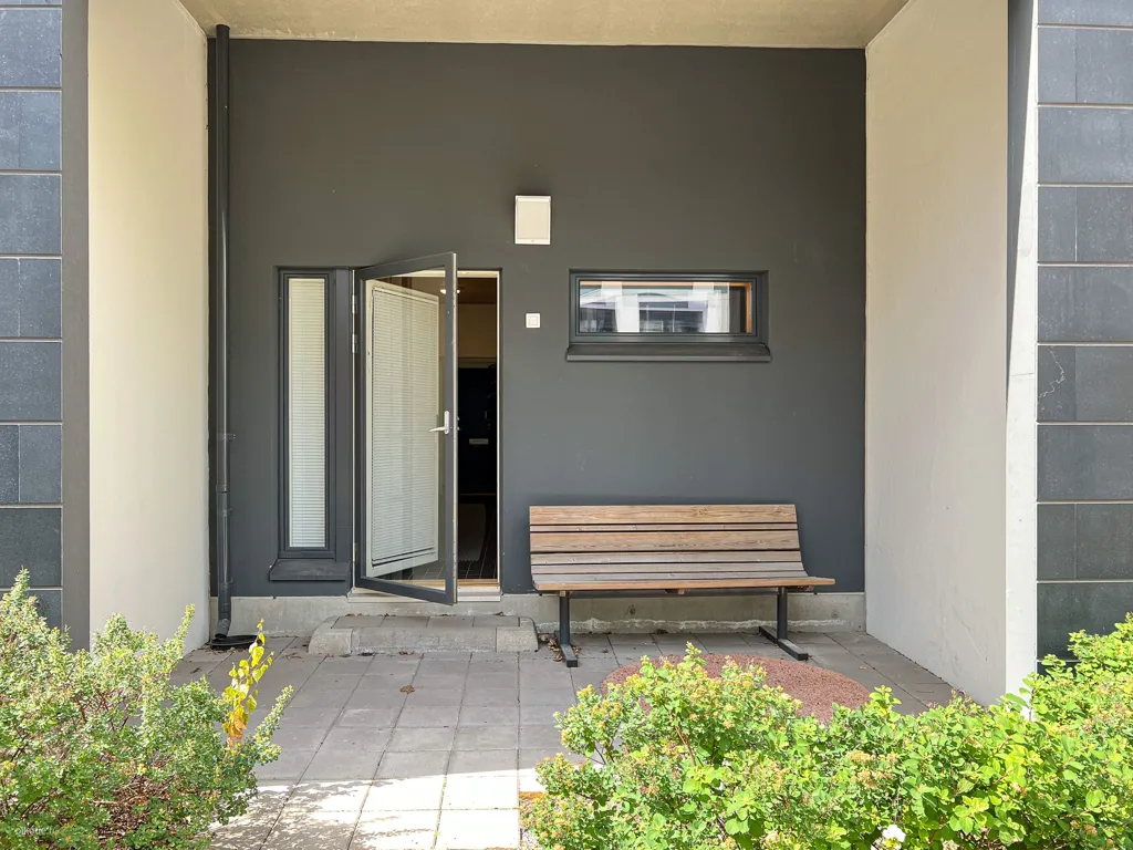 Entrée - Apartment with Balcony in Kivistö, Vantaa