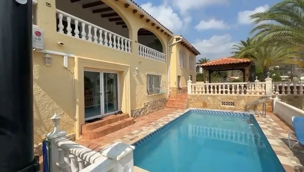 Piscine - Mediterranean Villa with Pool in Calpe