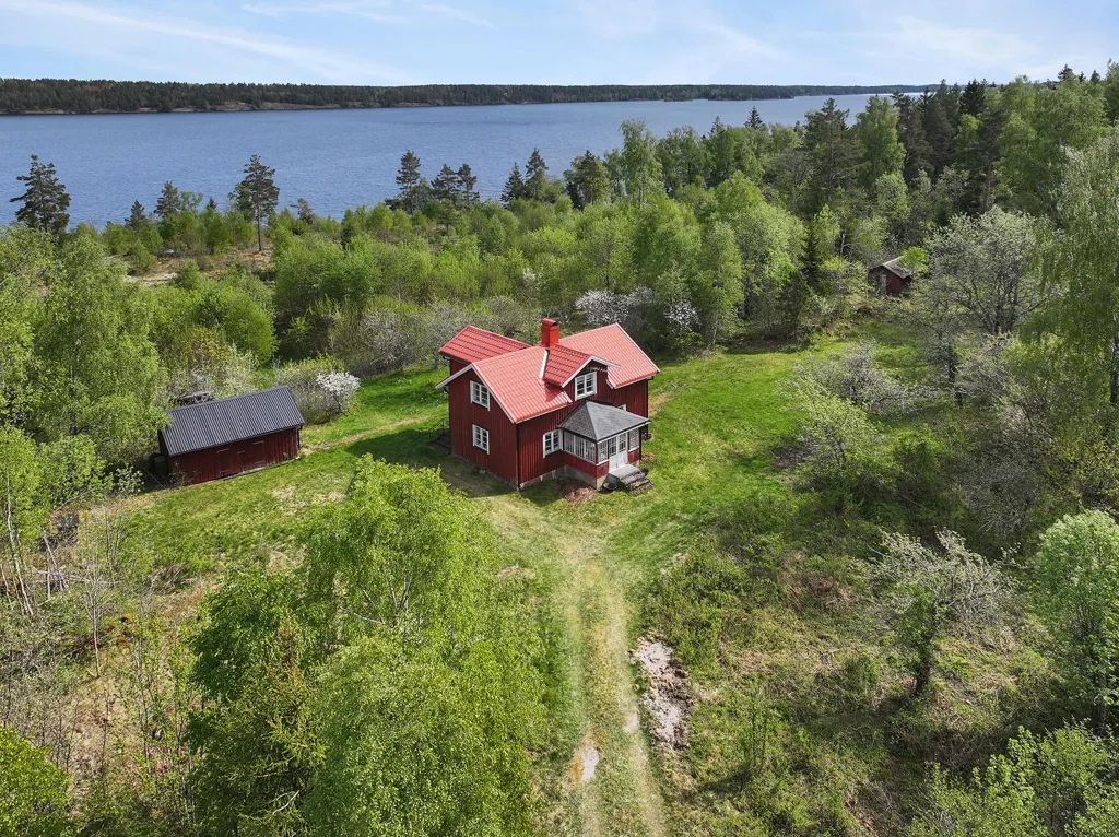 Vue aérienne - Renovated Cottage with Lake View in Åmål