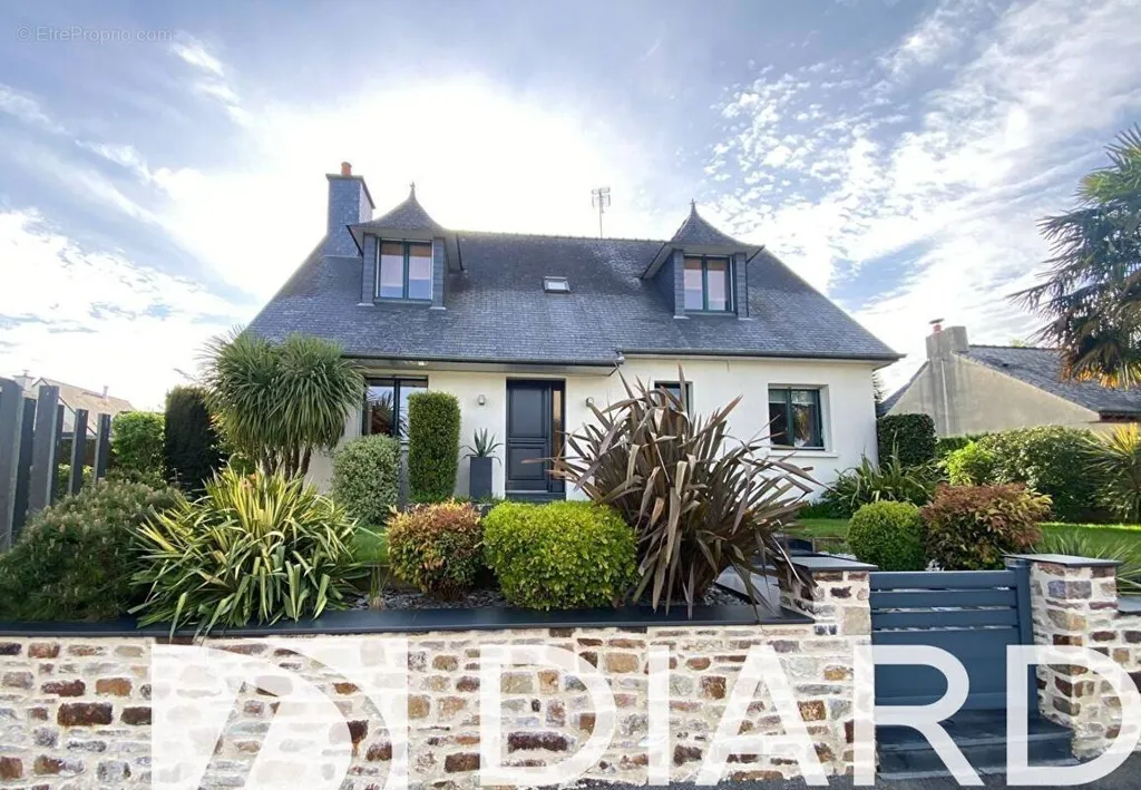 Extérieur - Maison avec Jardin et Terrasse à Erbrée