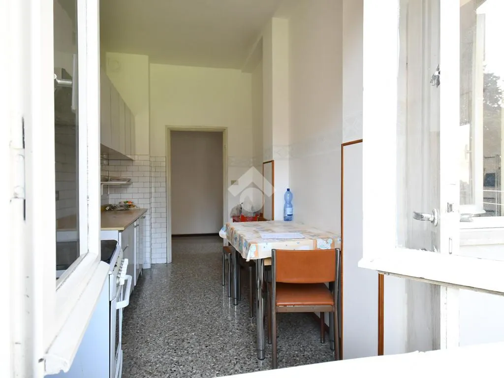 Cuisine - Bright 3-Room Apartment with Balcony in Como