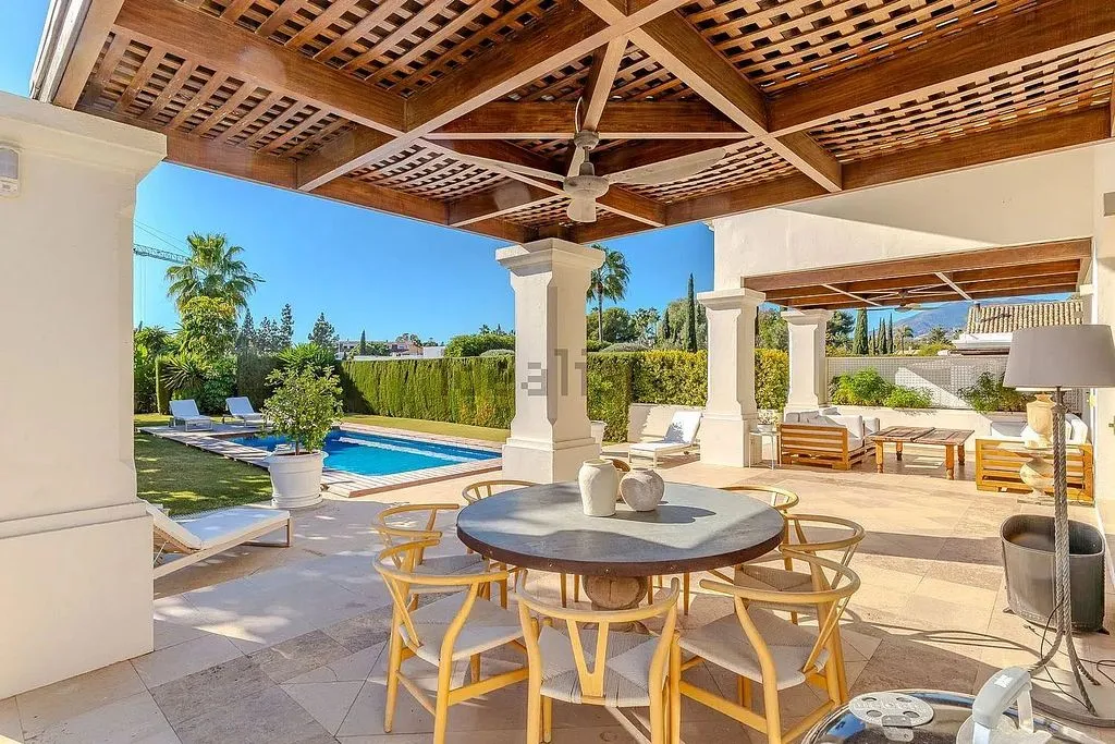 Terrass - Luxury Villa with Pool in Marbella's Golden Mile