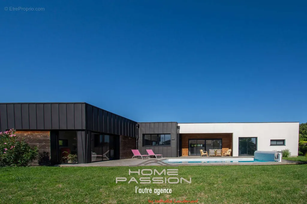 Maison 8 pièces à Cozes