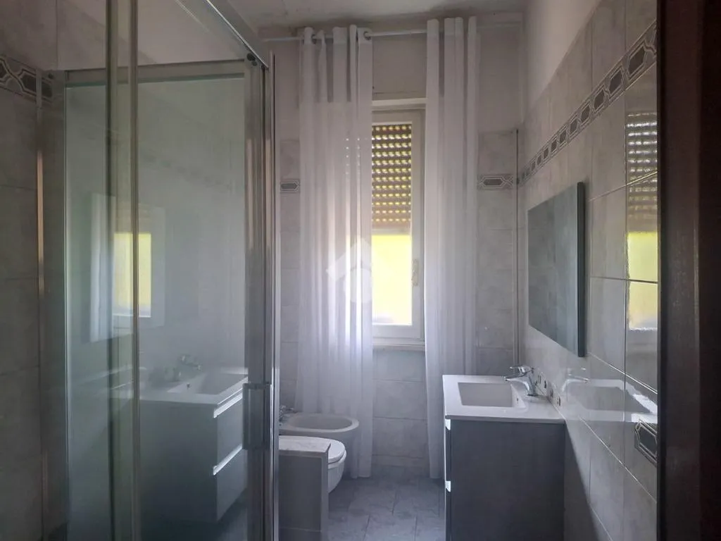 Salles de bain - Apartment with Balcony in Savona