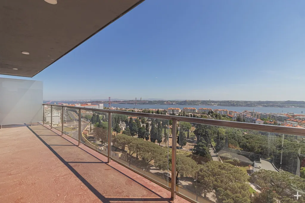 Balcon - Duplex Apartment with Tejo View in Lisbon