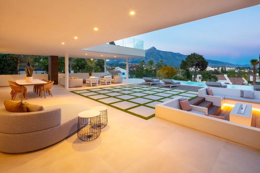 Terrasse - Luxury Villa with Infinity Pool in Nueva Andalucia