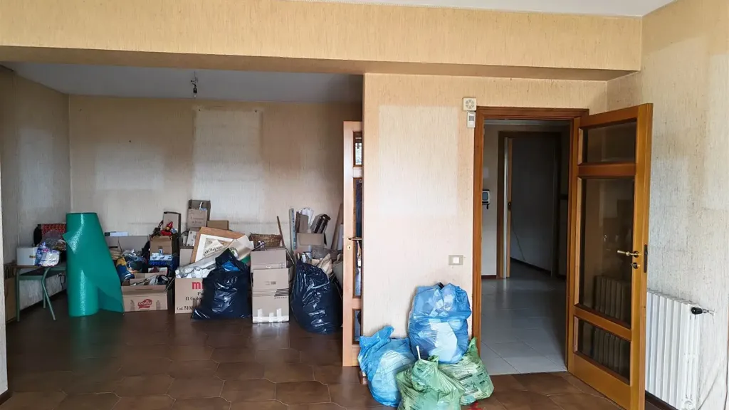 Esik - Spacious Apartment with Terrace in Mendicino