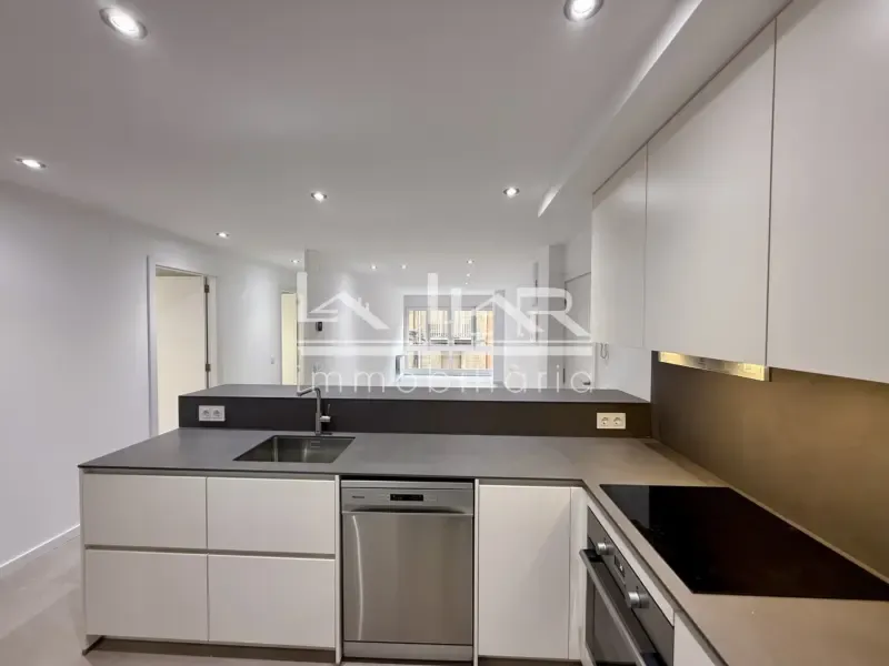 Cuisine - Modern Flat with Balcony in Vic Centre