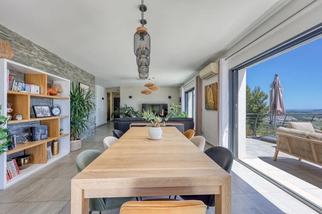 Salle à manger - Villa avec Vue Panoramique sur la Mer à Saint-Mandrier