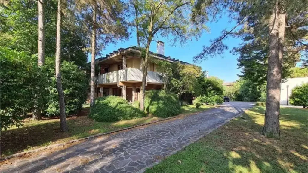 Välivaade - Architect-Designed Villa with Private Garden in Soliera