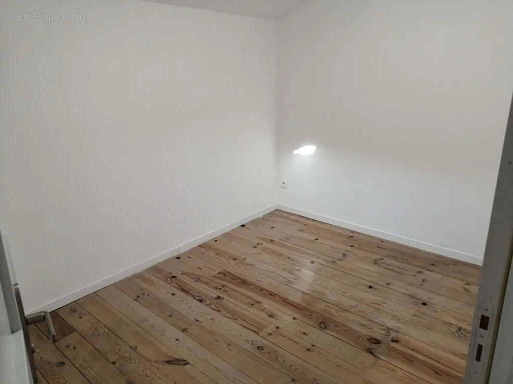 Pièces - Immeuble Rénové avec Commerces à Villeneuve-sur-Lot