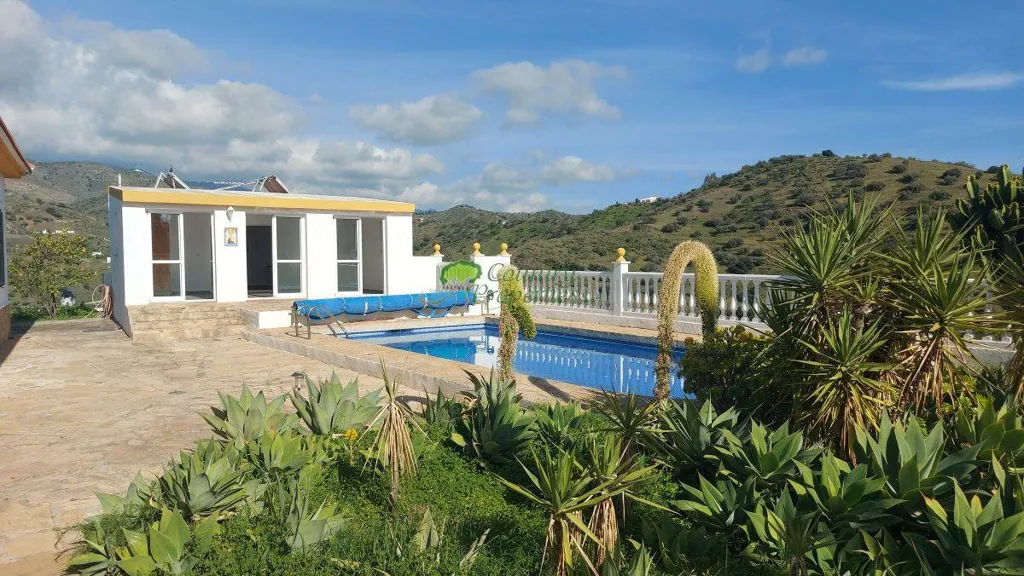 Bassein - Villa with Pool and Mountain Views in Canillas de Aceituno