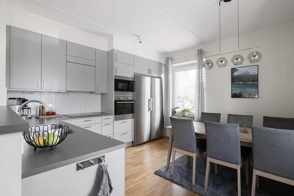 Köök - Open-Plan Flat with Balcony in Central Kallhäll