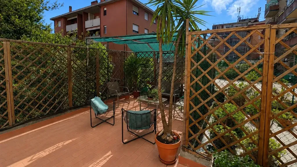 Terrace - Rearranged Apartment with Terrazzo in Bologna