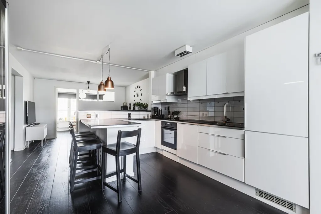 Cuisine - Apartment with Two-Aspect Light on Södermalm