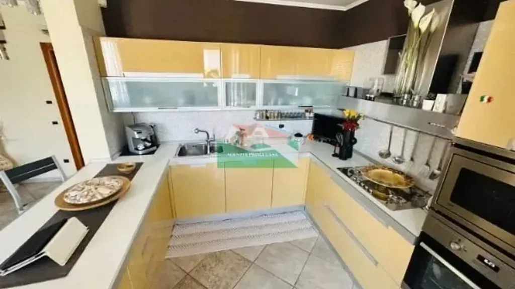 Cuisine - Villa with Three-Sided Garden in Ravenna