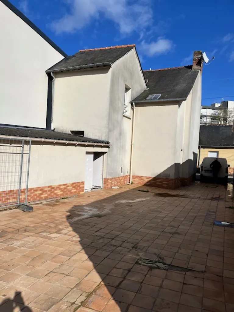 Jardin - Maison avec 2 Studios et Garage à Rennes