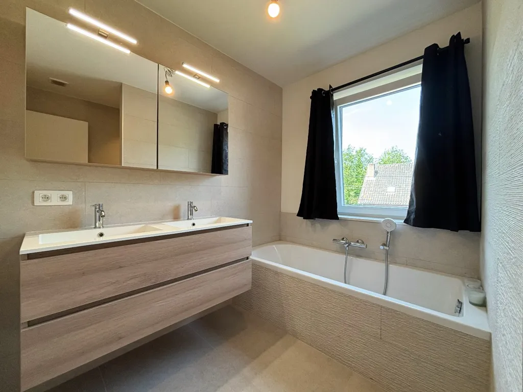 Bathrooms - Modern Open-Plan House with Garden in Berlare